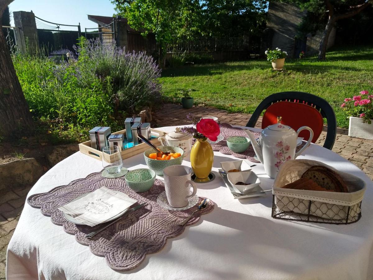 Les Bessonnes Bed & Breakfast Saint-Georges-Haute-Ville Eksteriør bilde
