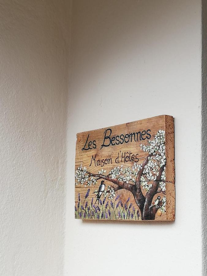 Les Bessonnes Bed & Breakfast Saint-Georges-Haute-Ville Eksteriør bilde