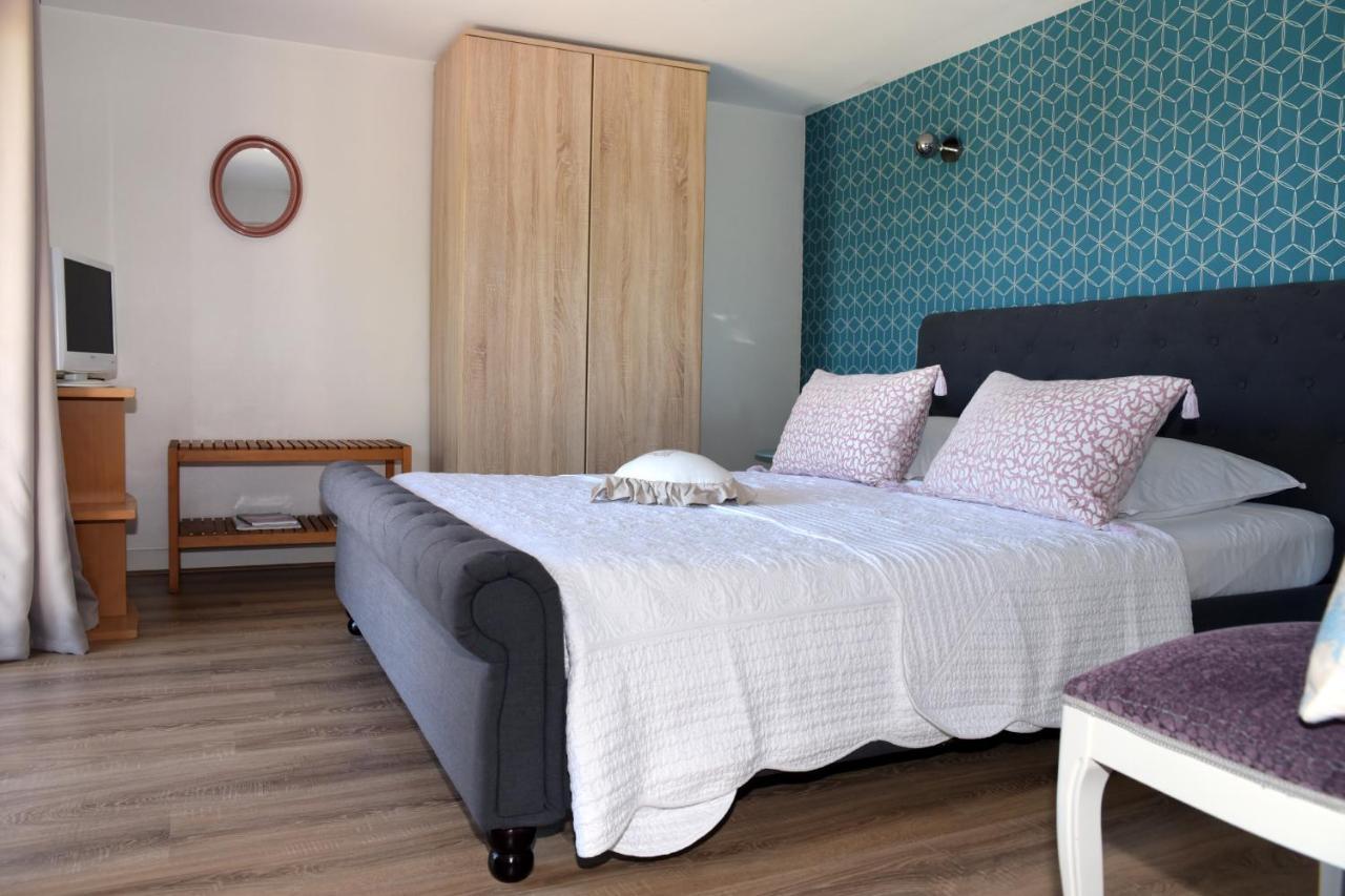 Les Bessonnes Bed & Breakfast Saint-Georges-Haute-Ville Eksteriør bilde