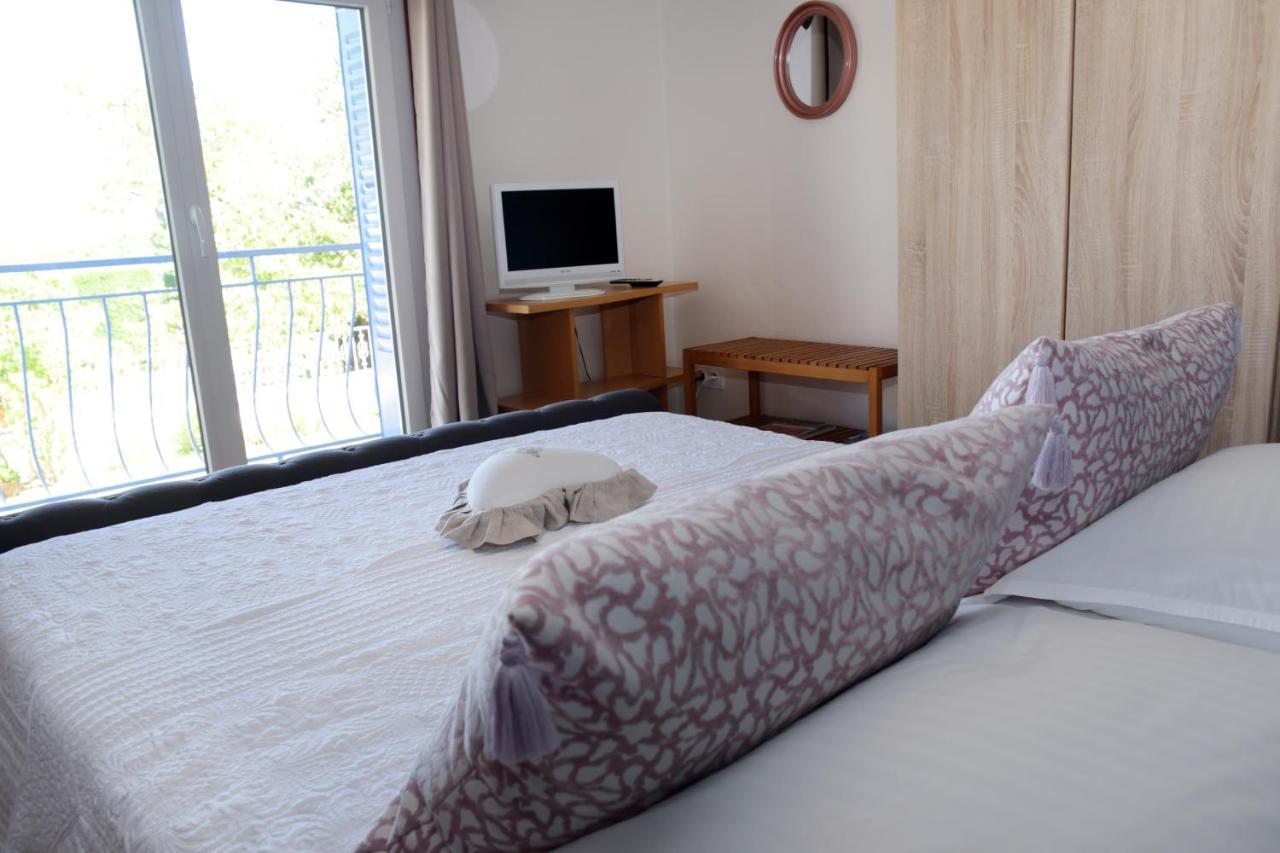 Les Bessonnes Bed & Breakfast Saint-Georges-Haute-Ville Eksteriør bilde