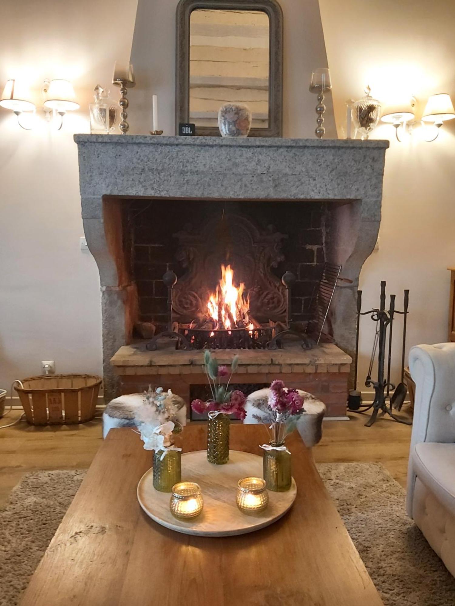 Les Bessonnes Bed & Breakfast Saint-Georges-Haute-Ville Eksteriør bilde